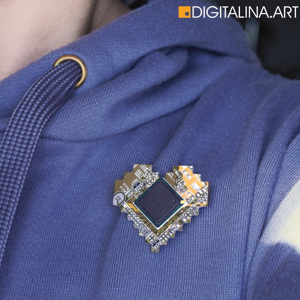 「ピクセルハート」ブローチ