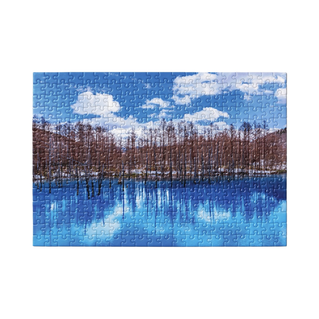 雪解けの青い池