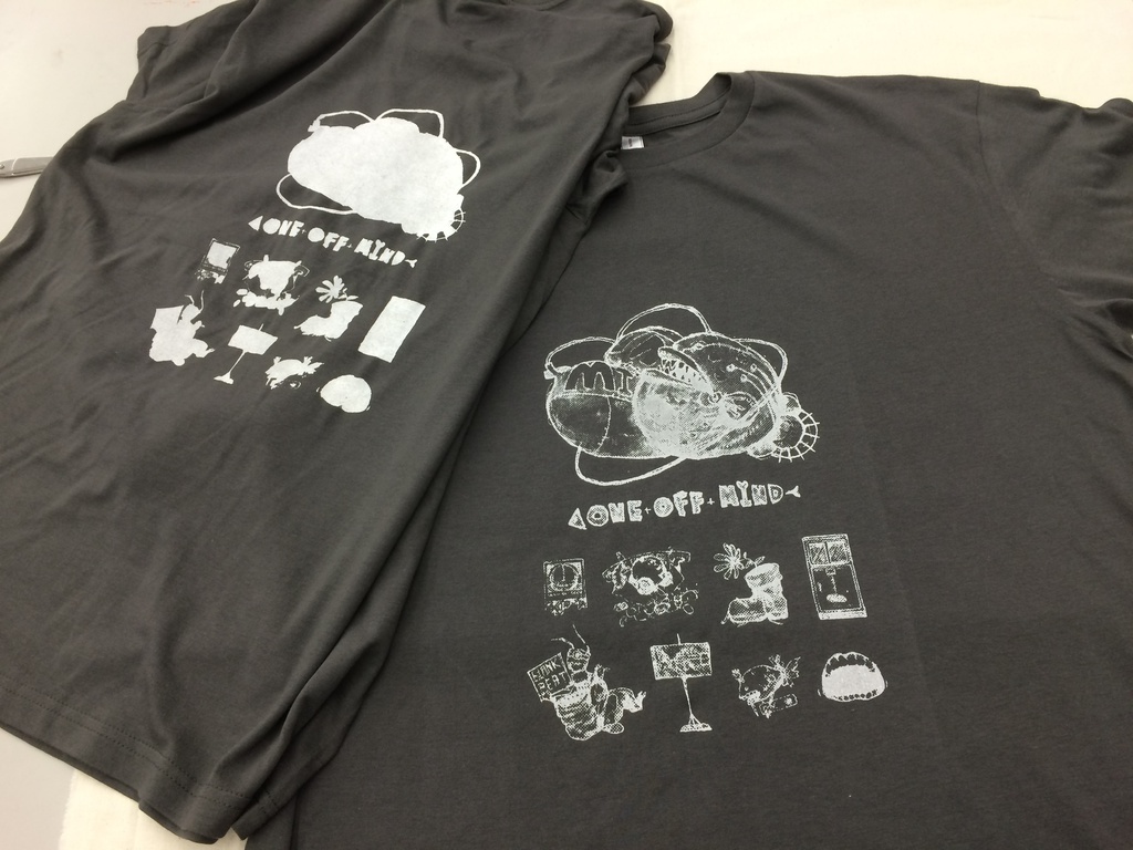 ONE OFF MINDTシャツ