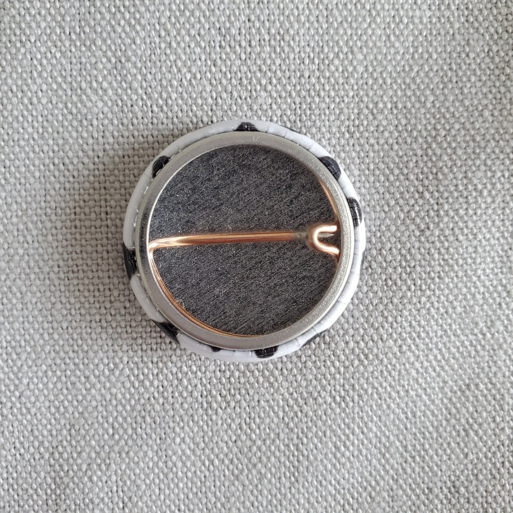 黒いみずたま缶バッジ