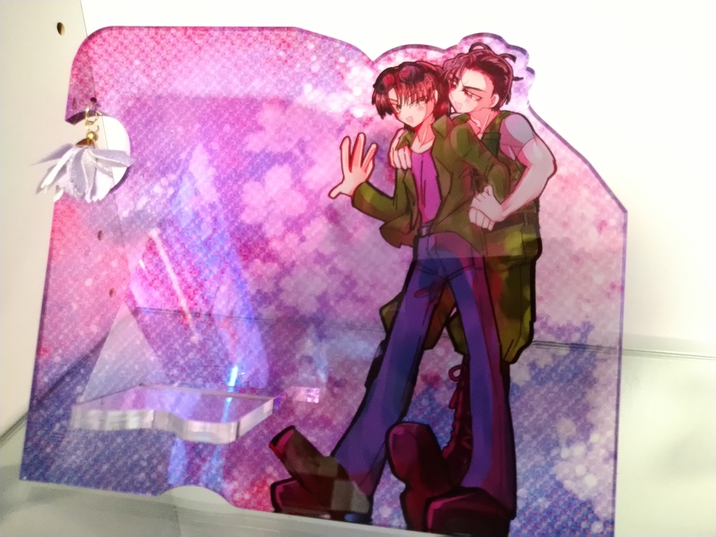 越八アクリルスマホスタンド