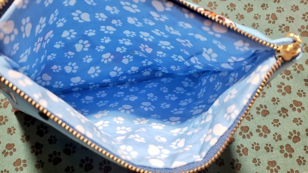 ハーヴィ座礁ポーチ ハーヴィ&レイフェリ チラシ柄ポーチ