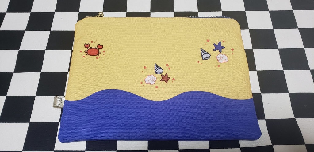 ハーヴィ座礁ポーチ ハーヴィ&レイフェリ チラシ柄ポーチ