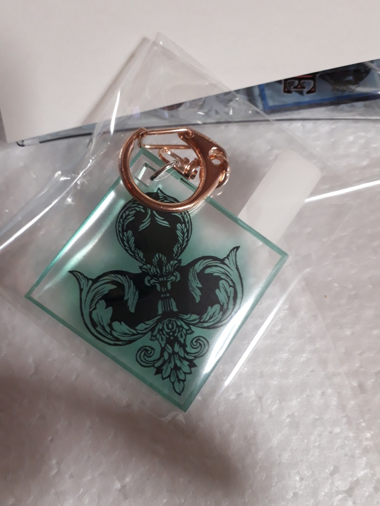 クローバーのアクリルキーホルダー（ピンクゴールド）