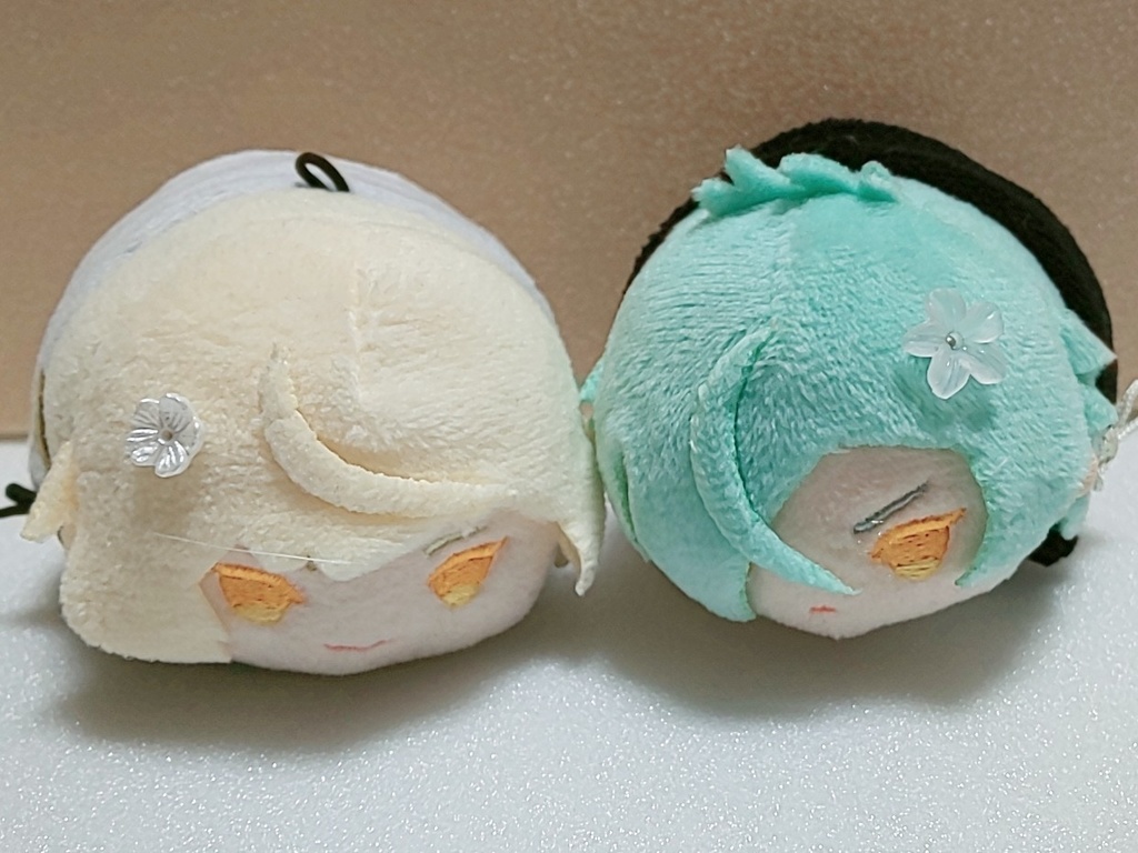 すりガラス風 白花のぬい飾り