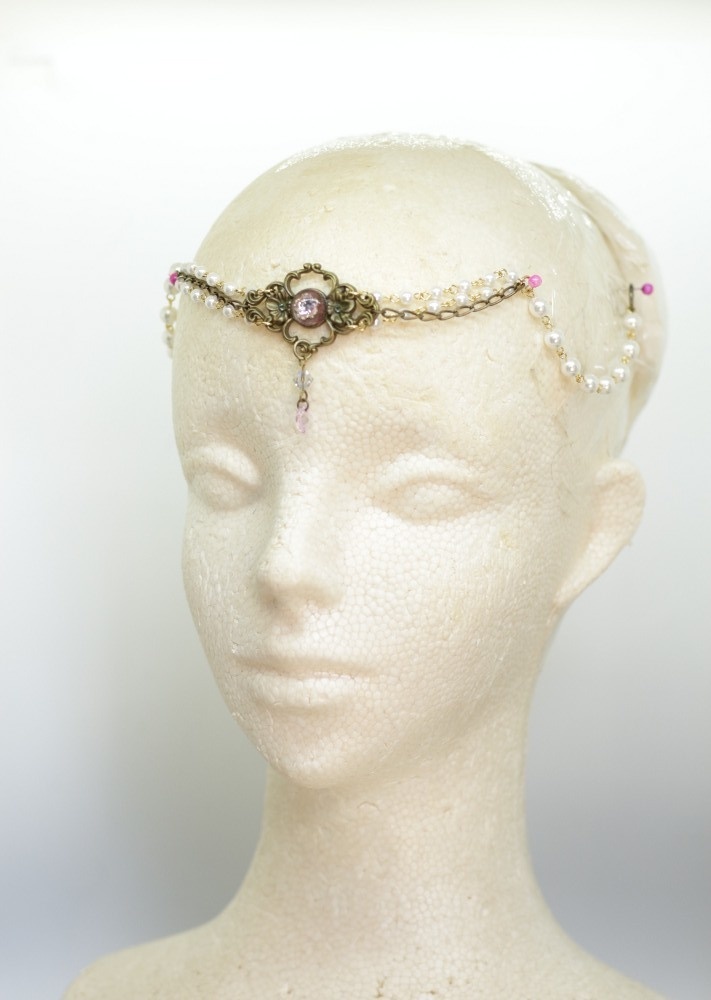 春を望む者の額飾り