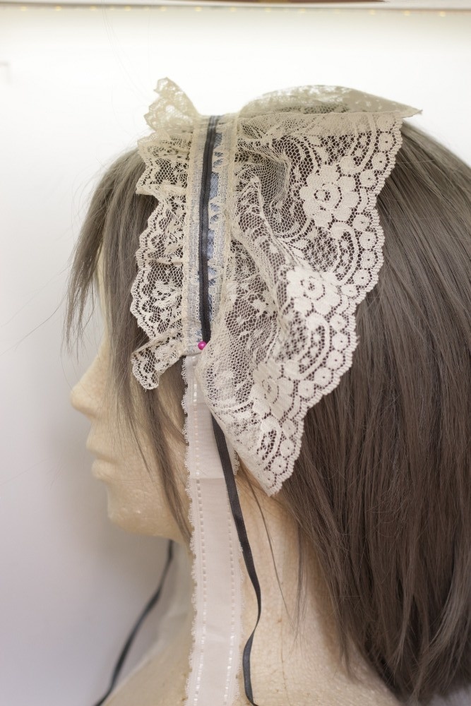 生成り色のヘッドドレス