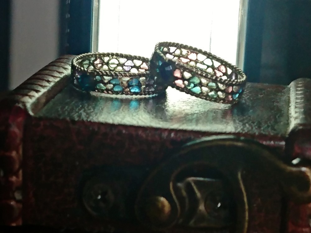 虹の欠片の透かしリング:パライバ