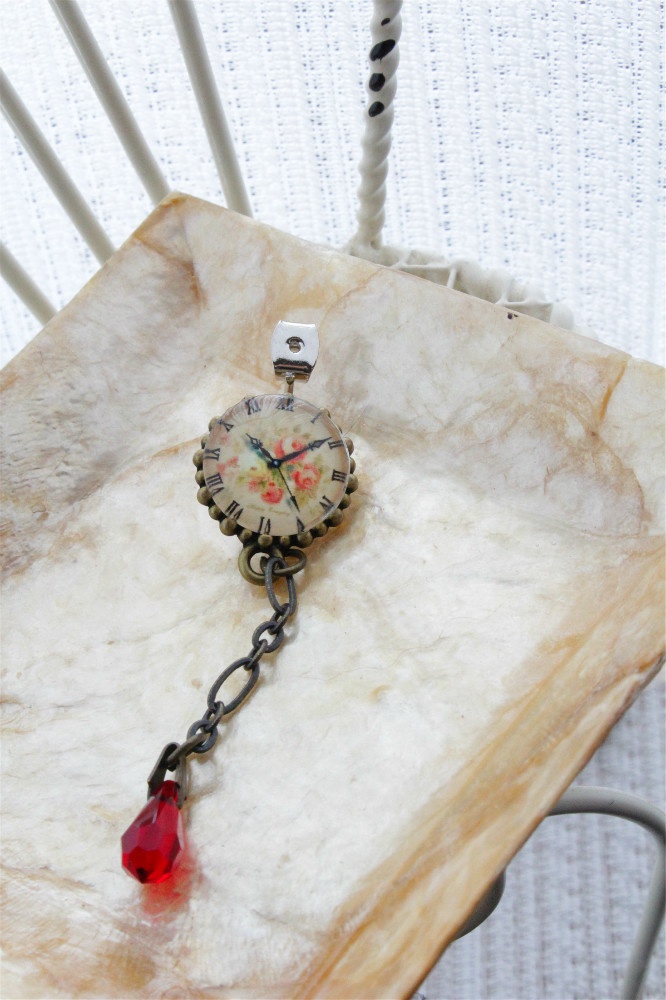 振り子時計のバックキャッチピアス