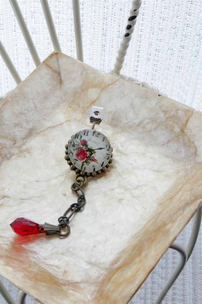 振り子時計のバックキャッチピアス