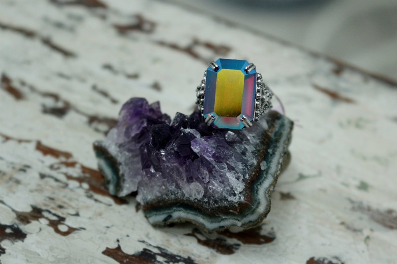 霧に隠れる赤い意思リング