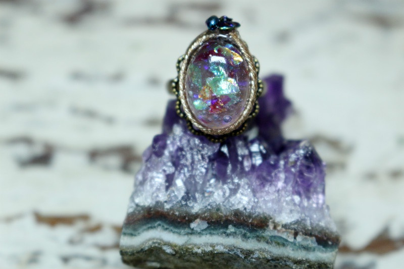 極彩色に沈むリング