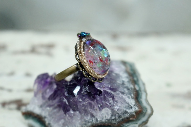 極彩色に沈むリング