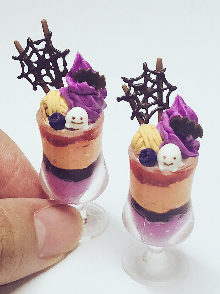 ハロウィンパフェとマカロンのセット