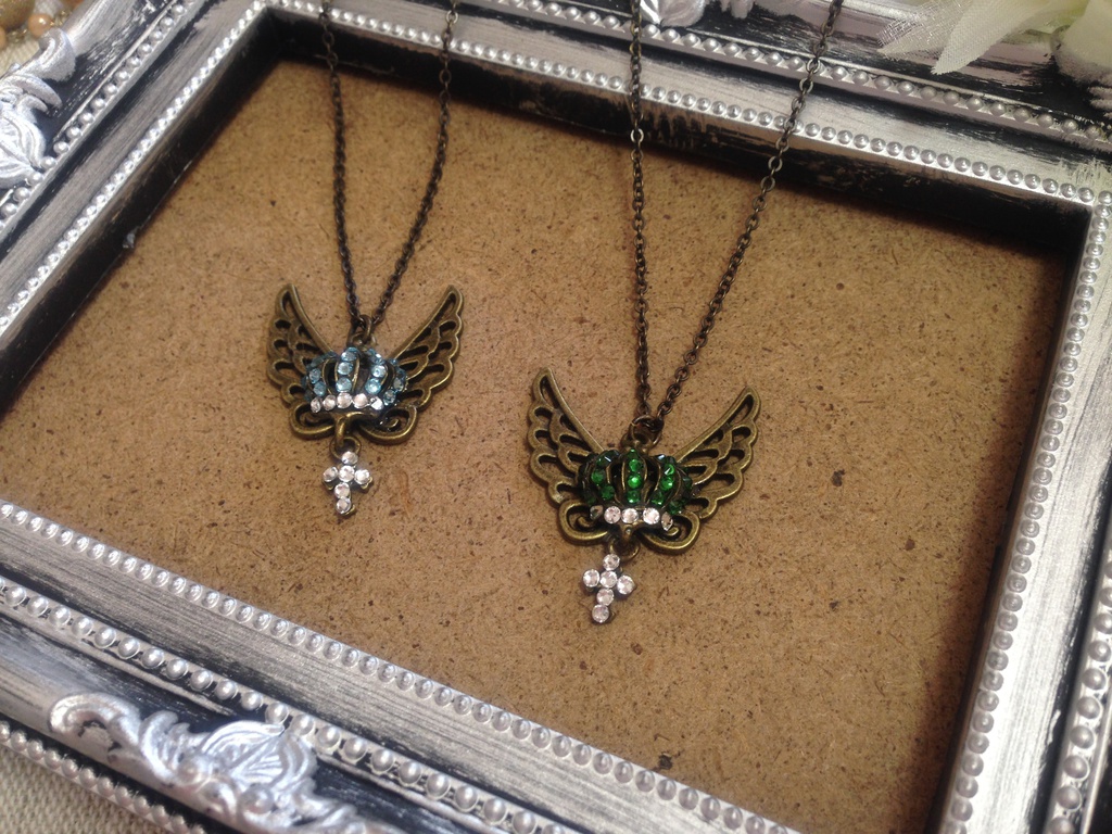 王冠ネックレス