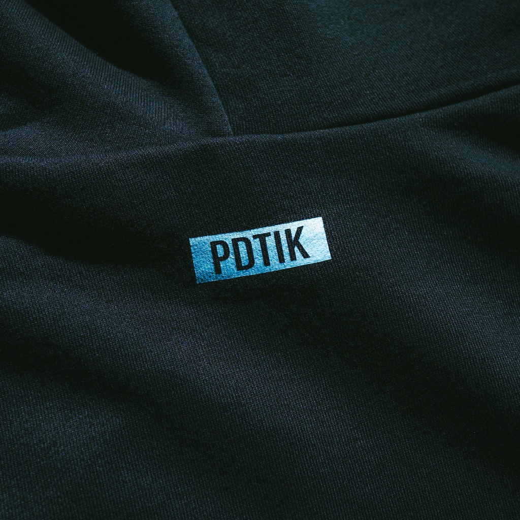 17才組 プルオーバーパーカー