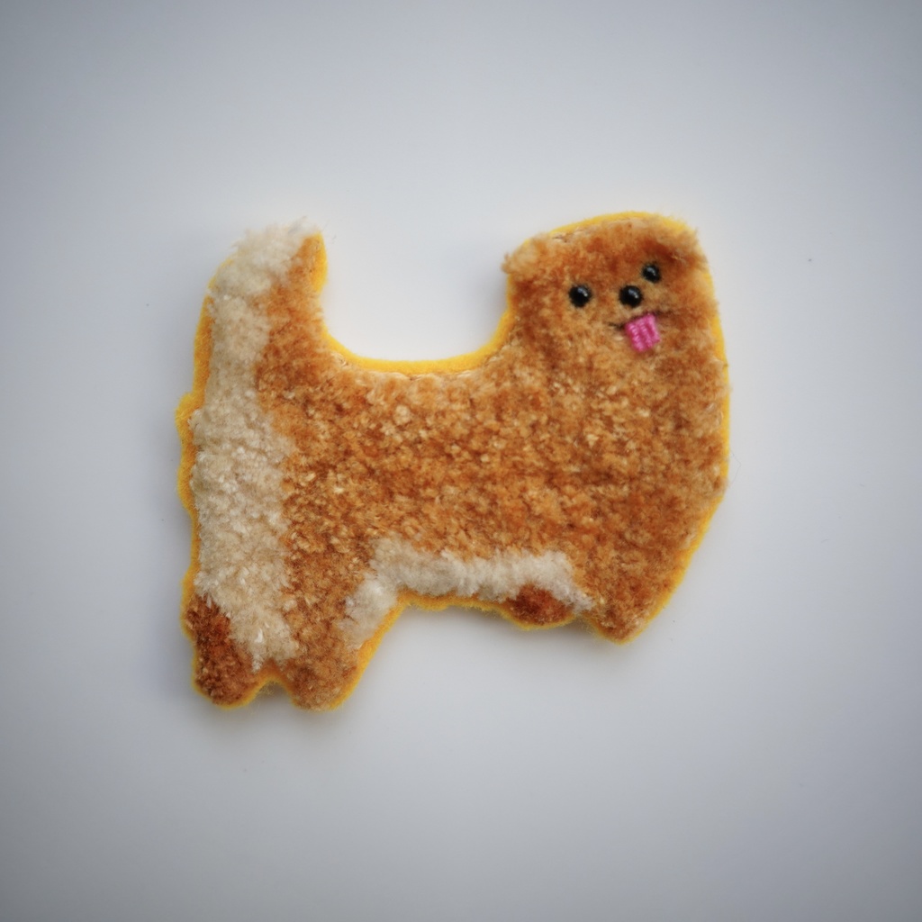 ふわふわ富山犬ブローチ