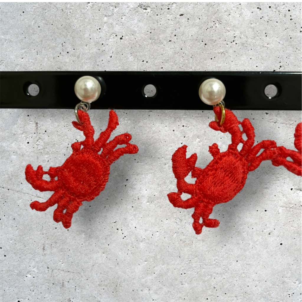 ベニズワイガニのピアス