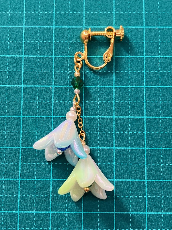 【伯仲イメージ】百合の花のイヤリング/ピアス