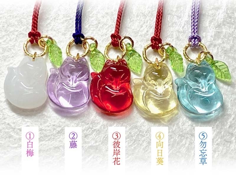 【花に化けたい狐たち】〈根付〉