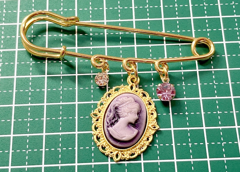 〈一点物〉【カメオ風ピンブローチ】