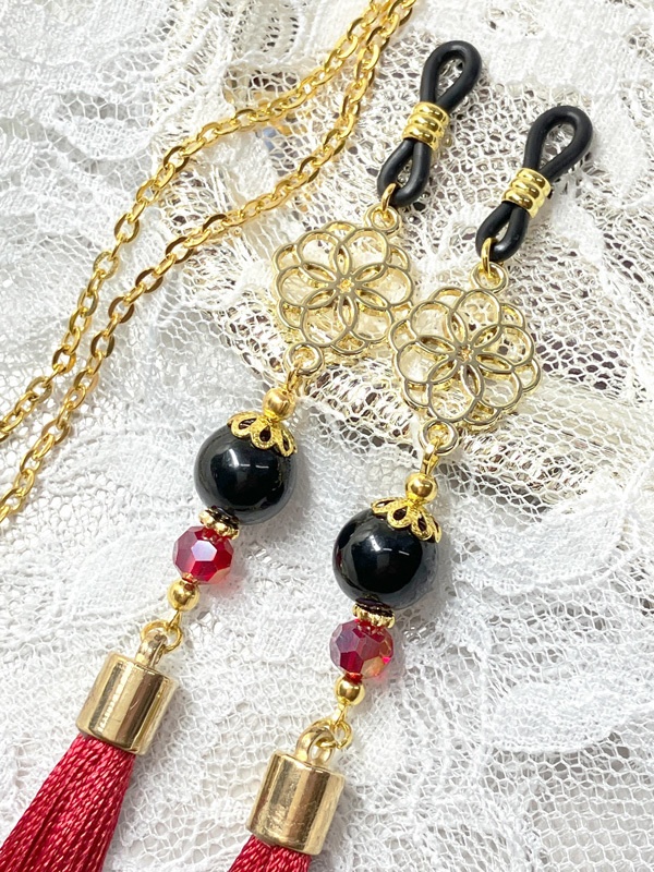 【アジアン風 眼鏡チャーム/イヤリング&ピアス】〈加州清光カラー〉