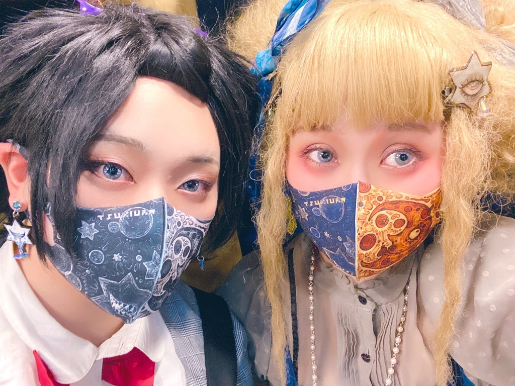 『月の裏の秘密マスク』