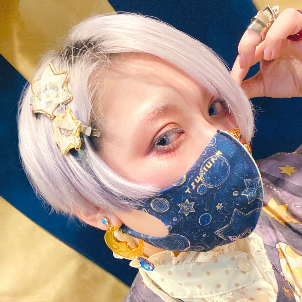 『月の裏の秘密マスク』