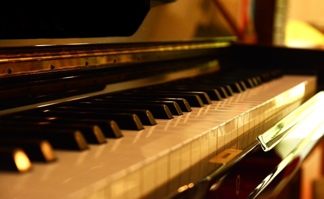 【フリーBGM】綺麗でどこか暗いピアノ曲1