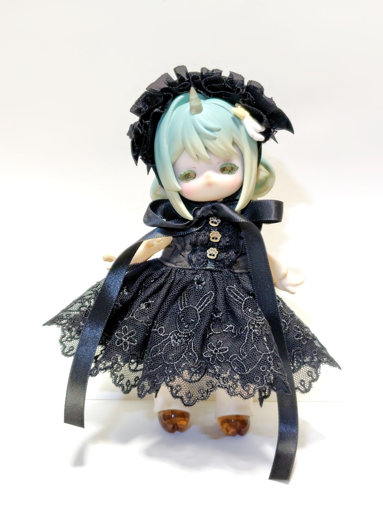 黒うさぎのショルダーフリルワンピース