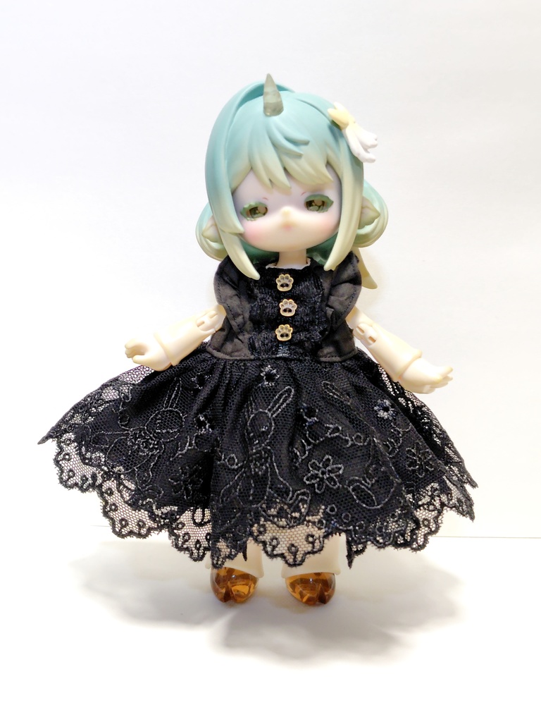 黒うさぎのショルダーフリルワンピース