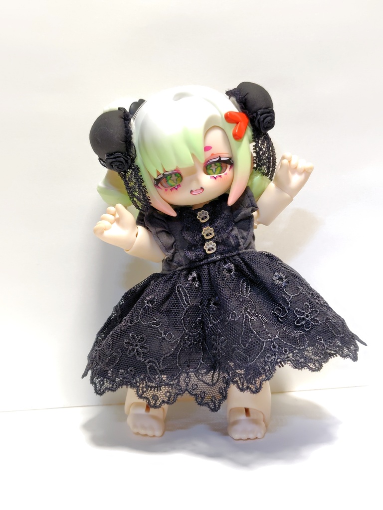 黒うさぎのショルダーフリルワンピース(シニヨン)