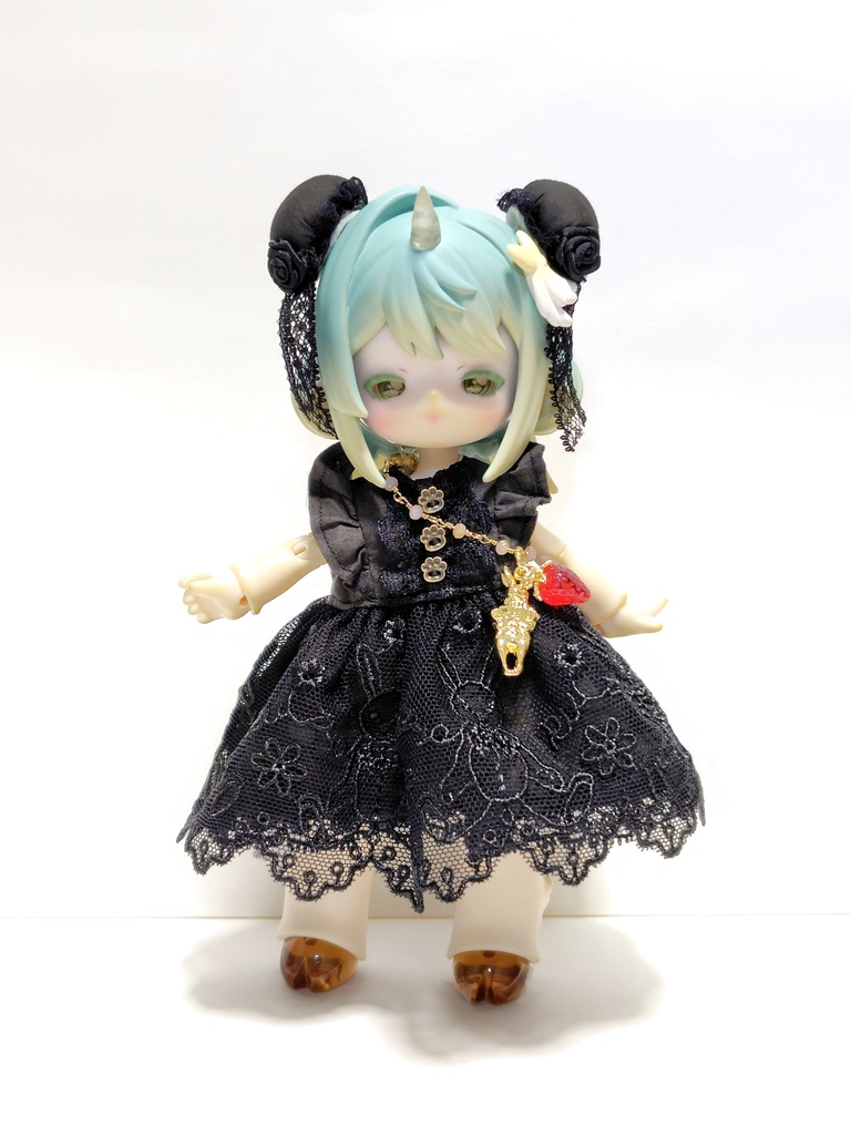 黒うさぎのショルダーフリルワンピース(シニヨン)