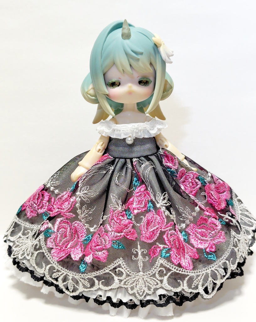 オフショルダードレス　黒×ピンク