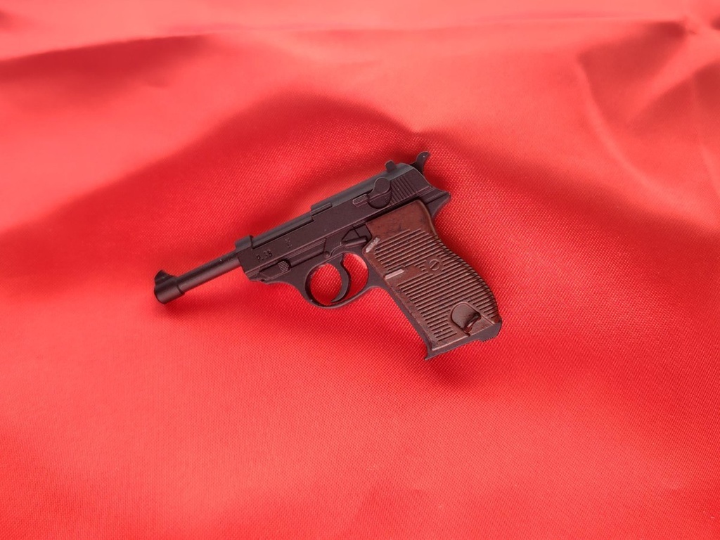 1/4スケール　ワルサーP38 ac41