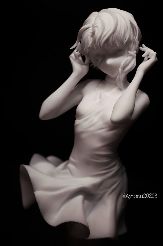 「岩倉玲音 半身像」ノンスケール未塗装未組み立てガレージキット