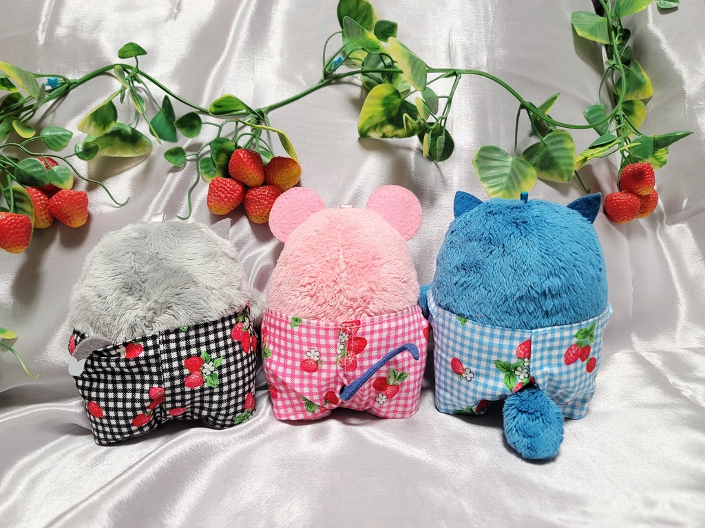 いちごのサロペット