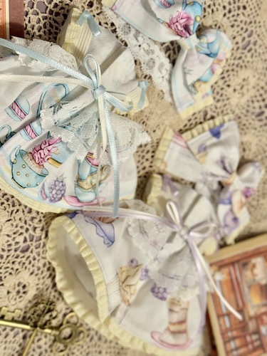 🫖プリンセスケーキ🇬🇧🍰(写真右:紫色)