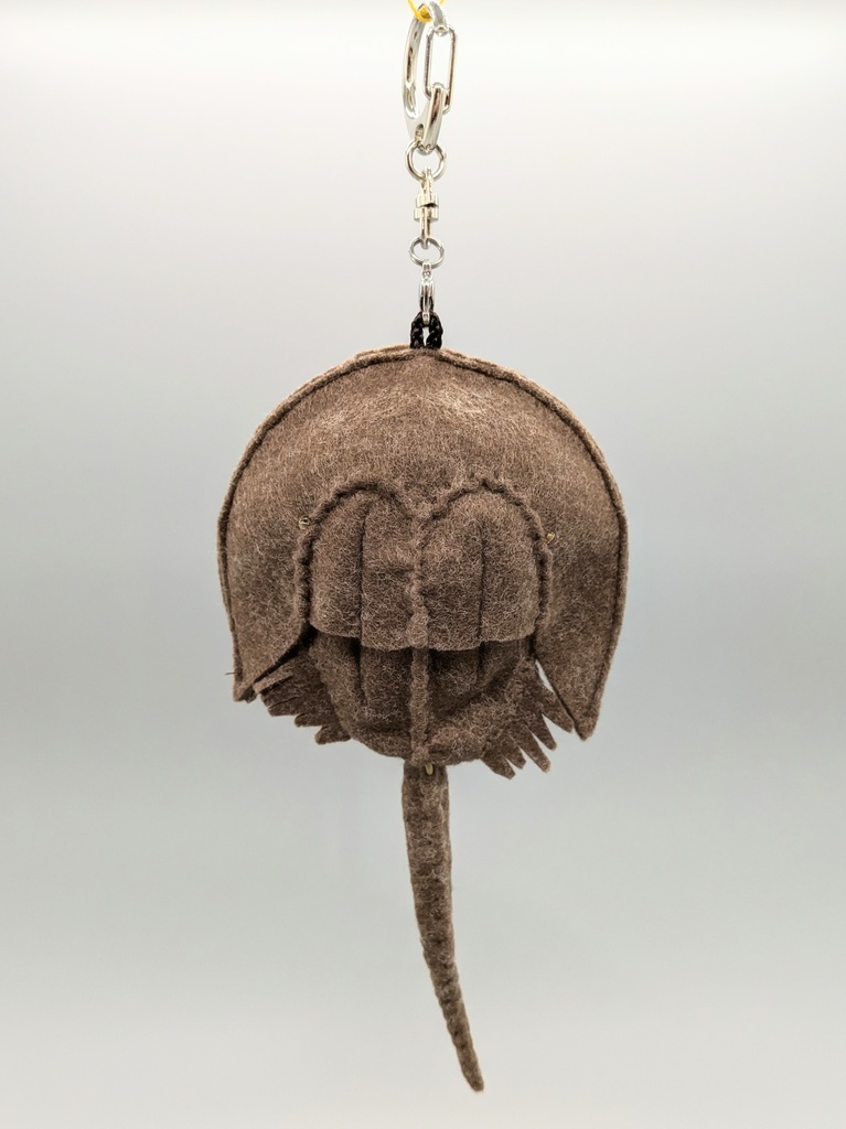 やわらかなカブトガニ  ブローチとキーホルダー