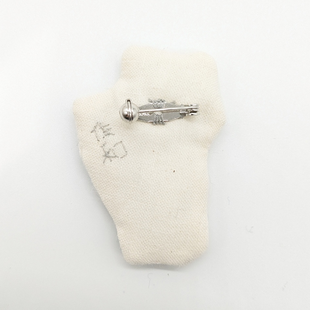 お絵かき刺繍ブローチ (ウサギとウサギとネコ)