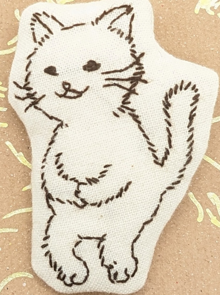 お絵かき刺繍ブローチ (ウサギとウサギとネコ)