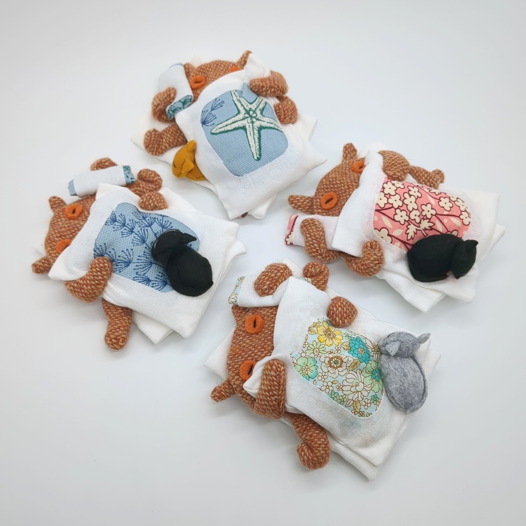 おふとんブローチ【メンダコ】