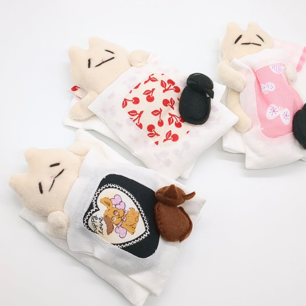 おふとんブローチ【白ネコ】