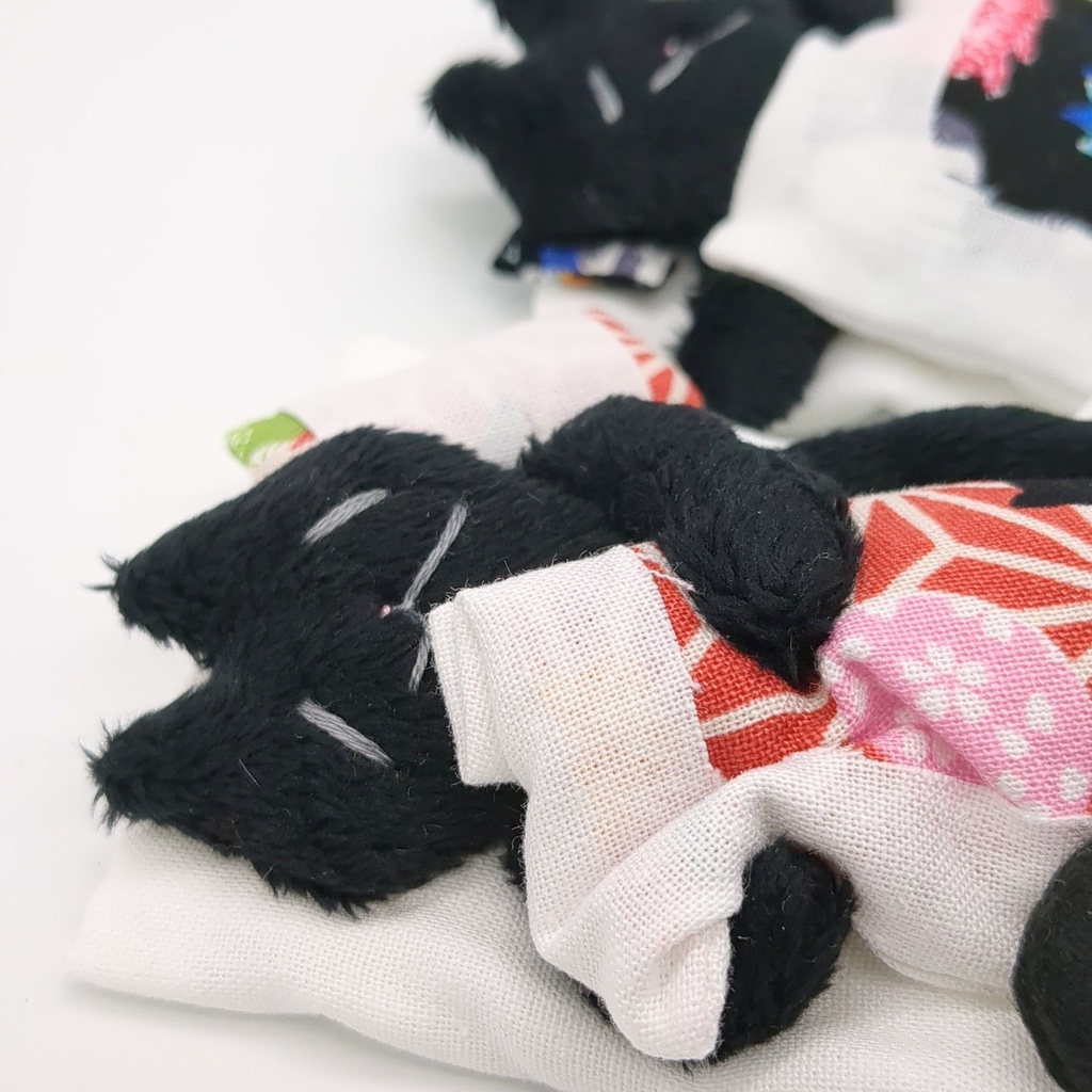 おふとんブローチ【黒ネコ】