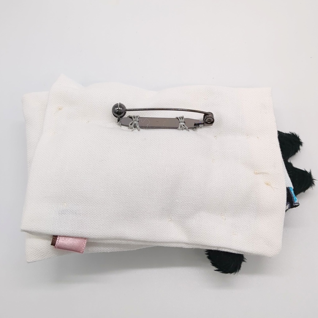 おふとんブローチ【黒ネコ】