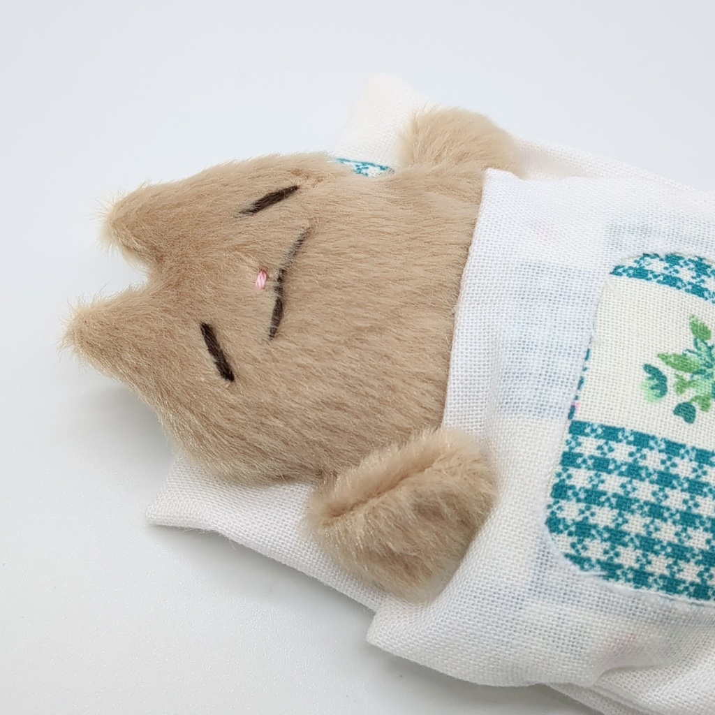 おふとんブローチ【灰色ネコ、茶ネコ】