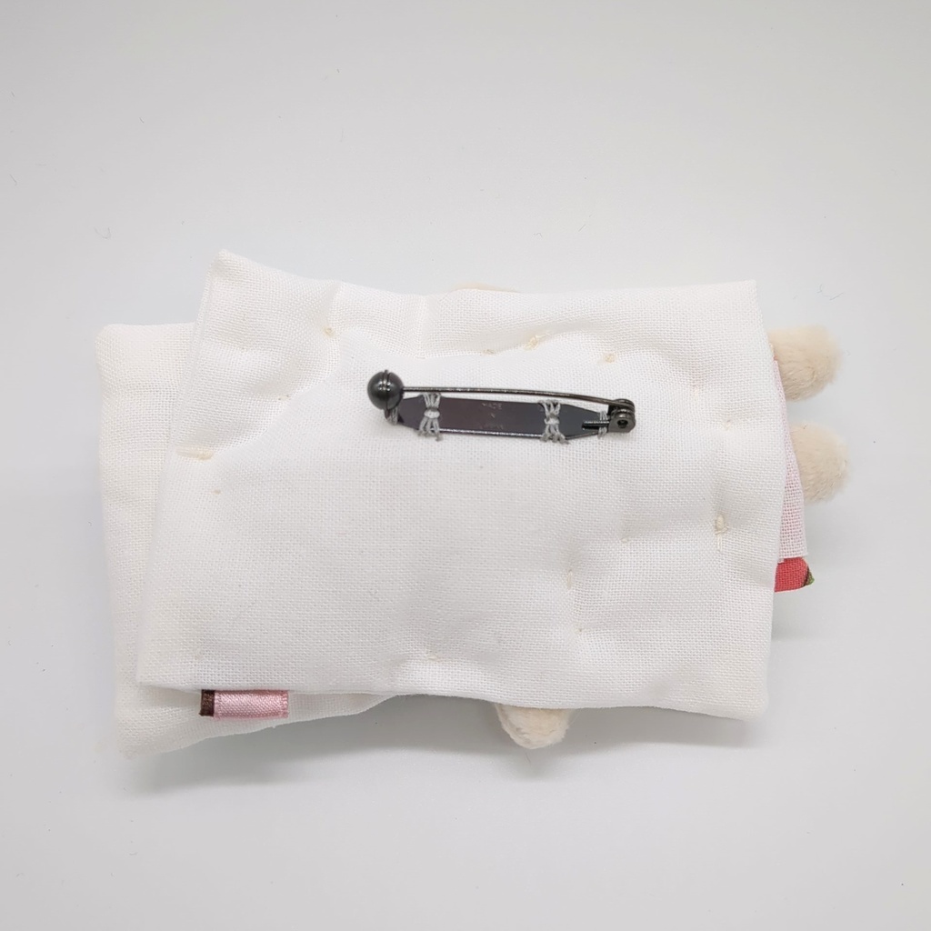 おふとんブローチ【うさぎさん】