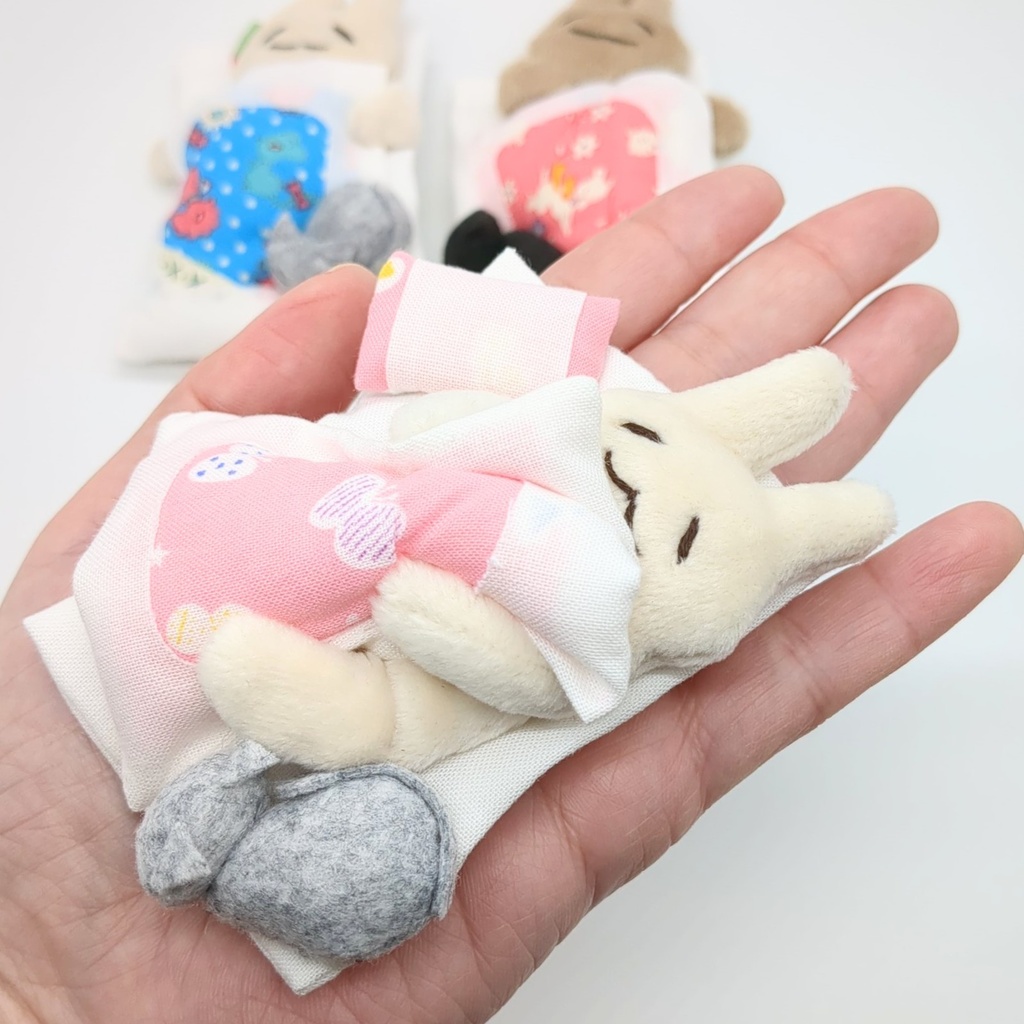 おふとんブローチ【うさぎさん】