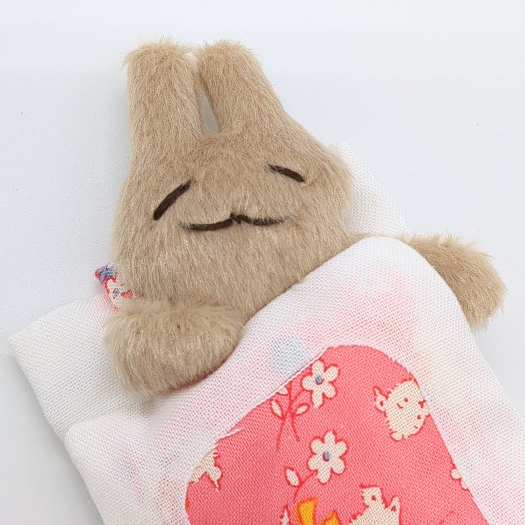 おふとんブローチ【うさぎさん】