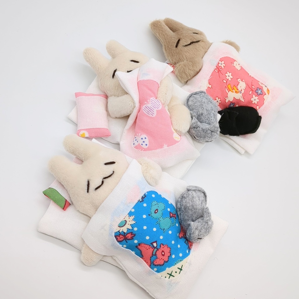 おふとんブローチ【うさぎさん】